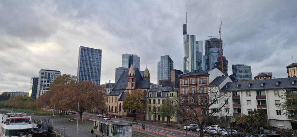 frankfurt skyline boottocht